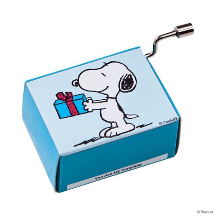 SING A SONG zenélő dobozka "Snoopy ajándékkal"